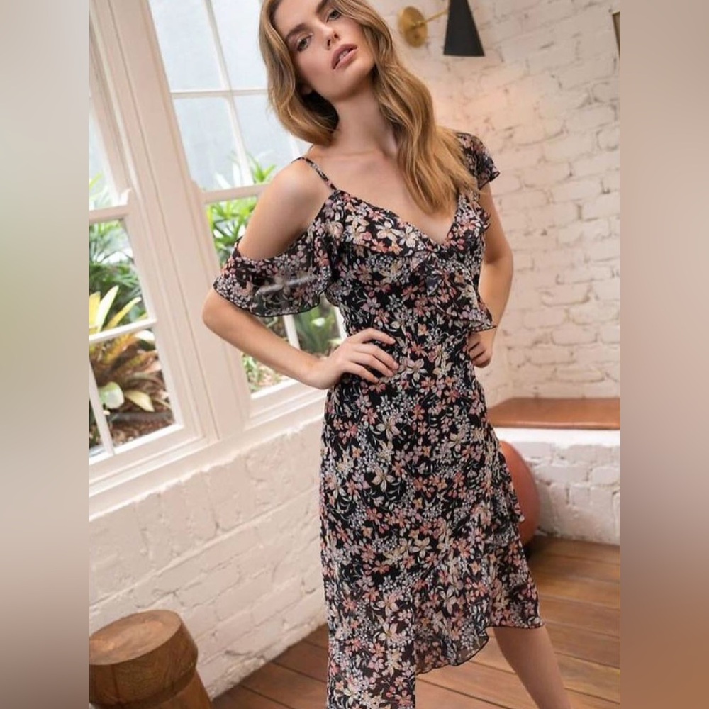 ⭐️ Wish the Label Blossom Midi Dress